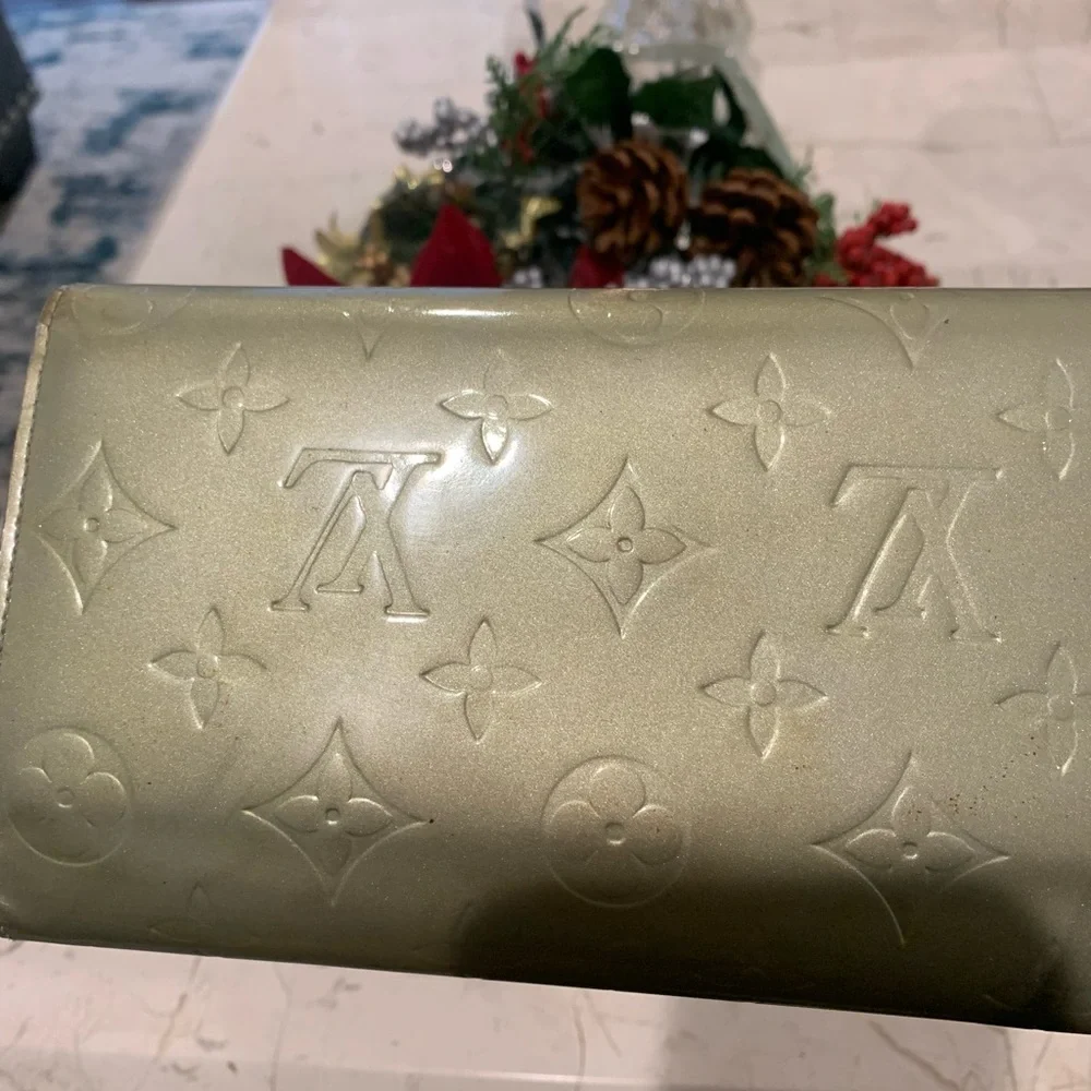 Authentic Louis Vuitton Vernis Sarah International Wallet - Picture 13 of 14